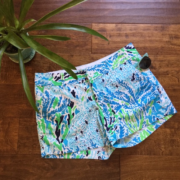Lilly Pulitzer Pants - Lilly Pulitzer 5” Callahan Shorts Blue Coral Print